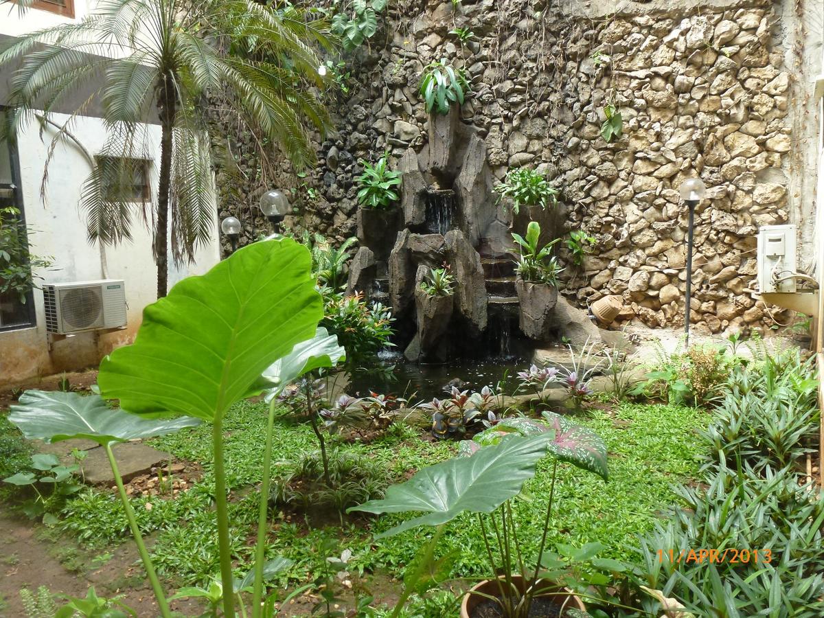 Hotel Nusantara Indah Syariah Джакарта Екстер'єр фото